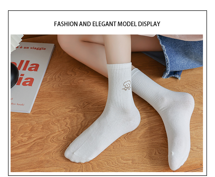 Meias de Algodão Bordadas Cano Médio