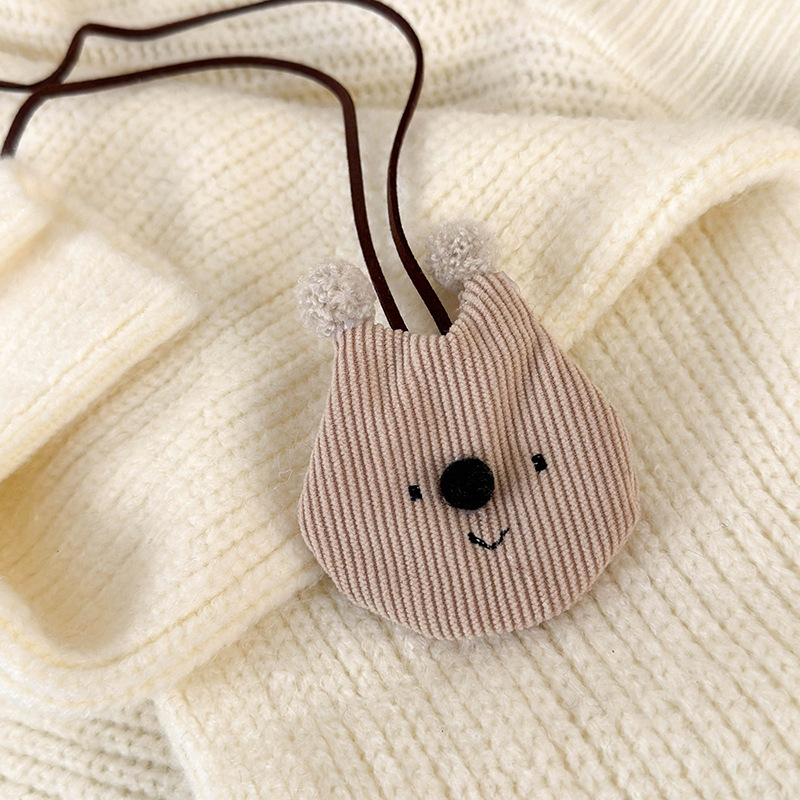 Намисто з кроликом з мультфільму