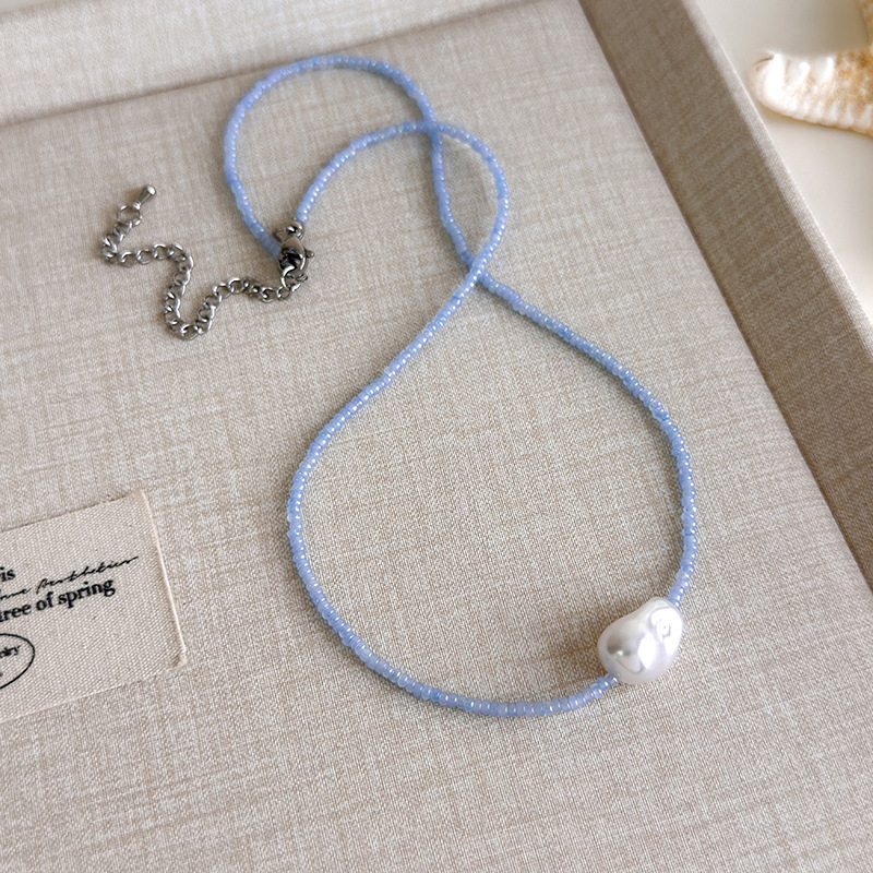 Блакитне намисто з мушлями та намистинами