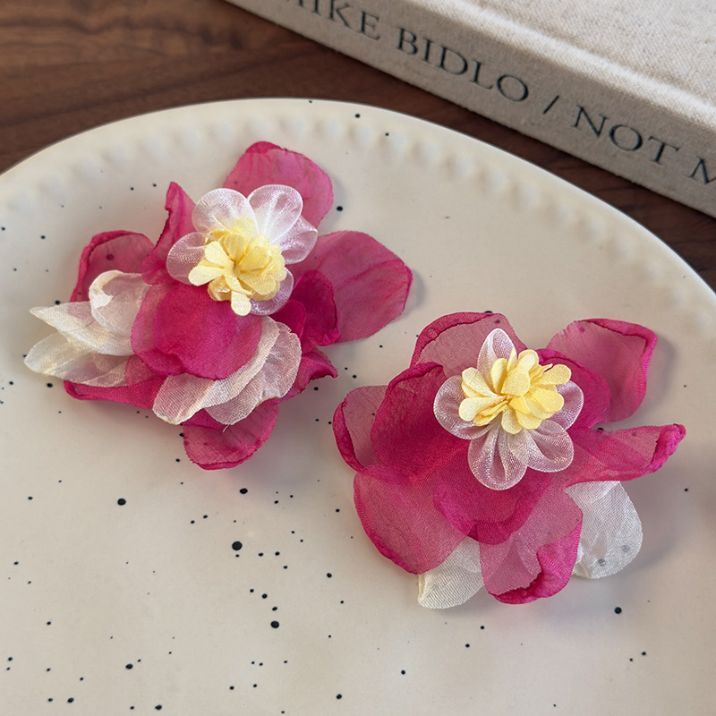 أقراط زهور تول وردية