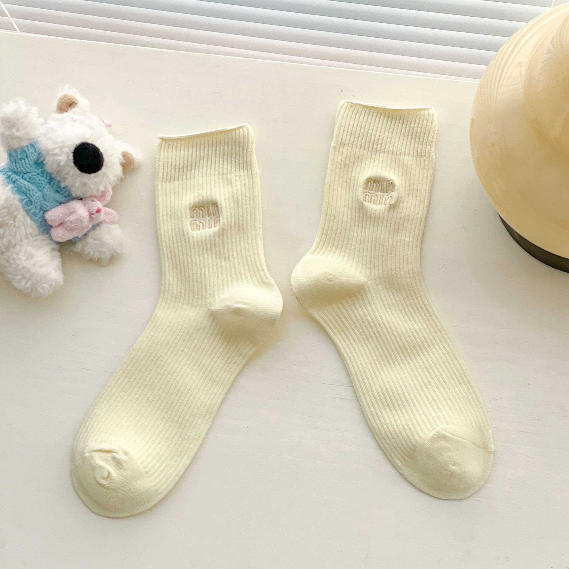 Meias Scrunch com Bordado de Letras