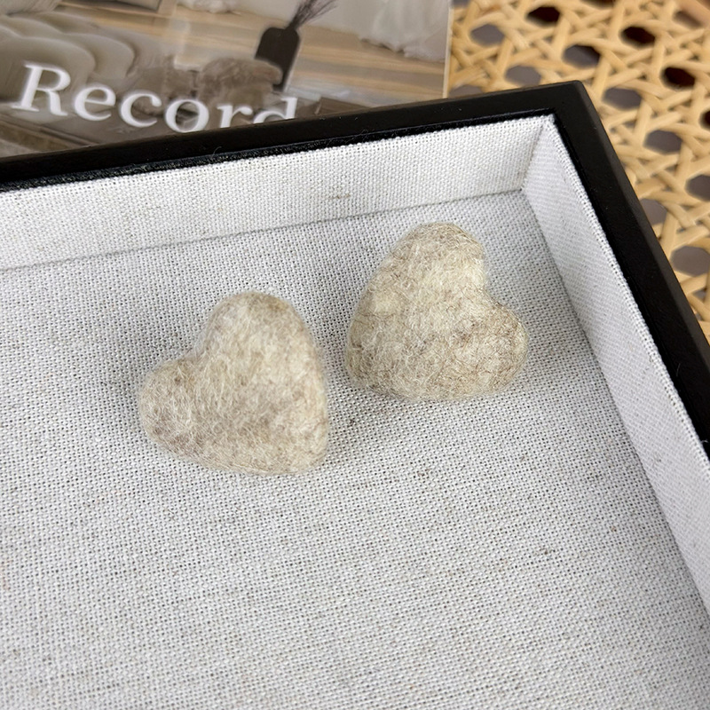 플러시 하트 귀걸이