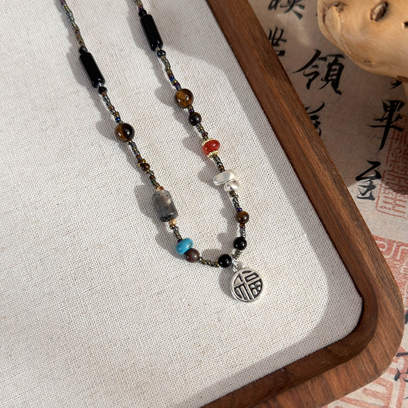 Намисто з бісерним метеликом