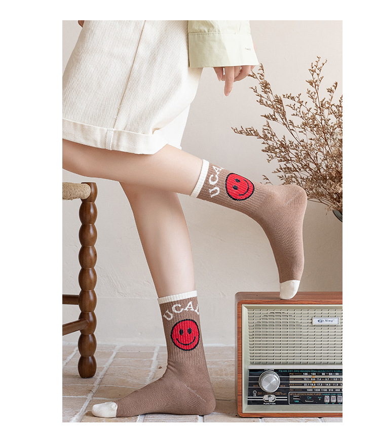 Meias Mid-Calf com Carinhas Sorridentes