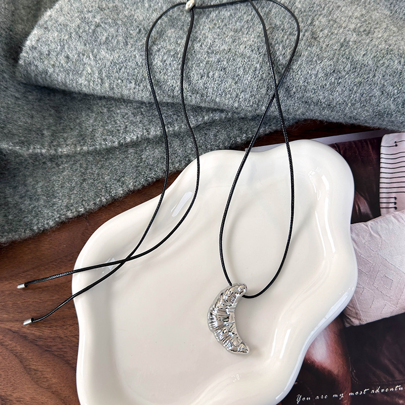 Metalowy Naszyjnik Croissant