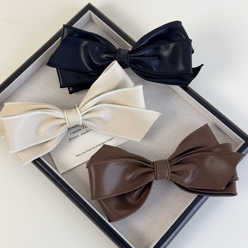 Barrette à Nœud en Cuir