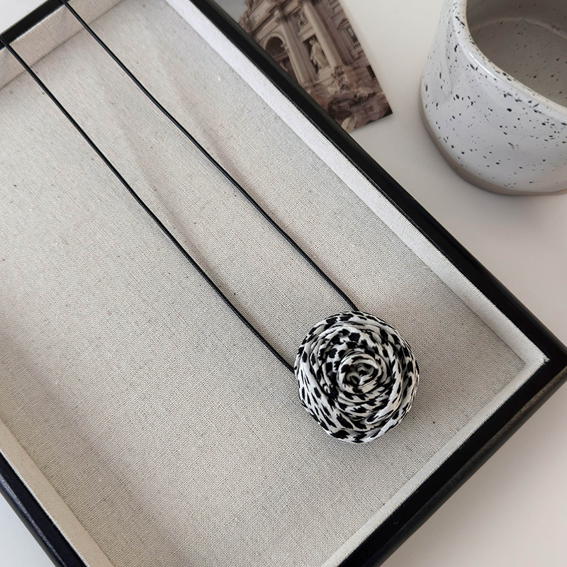 Leopardtryck Ros Choker Halsband