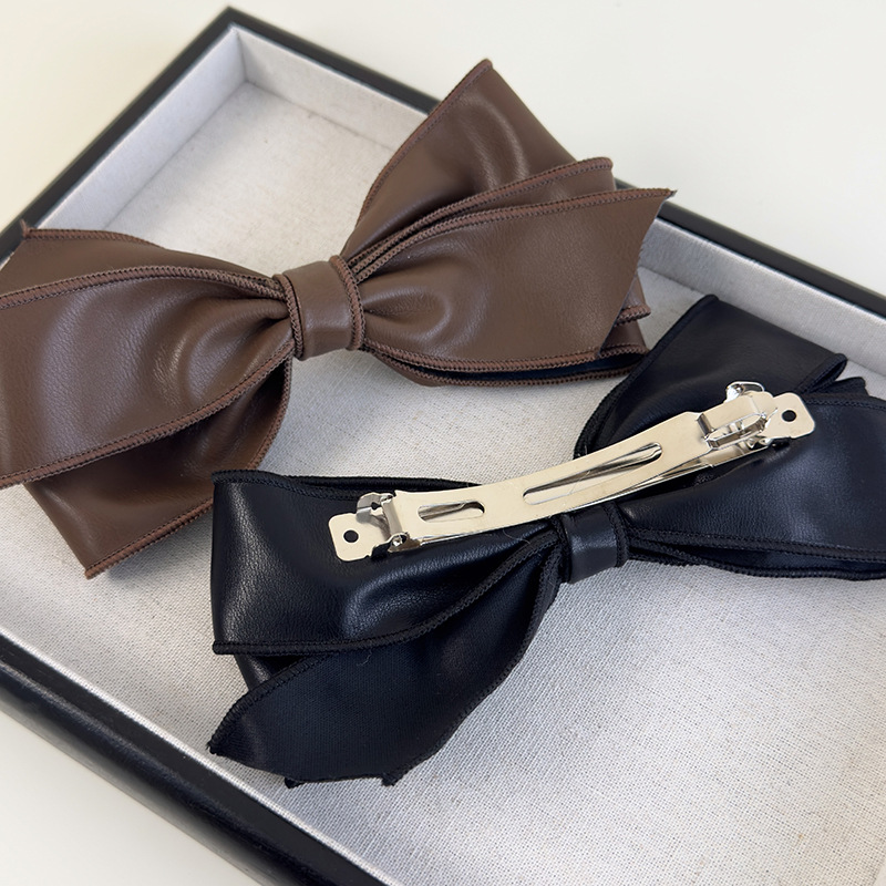 Barrette à Nœud en Cuir