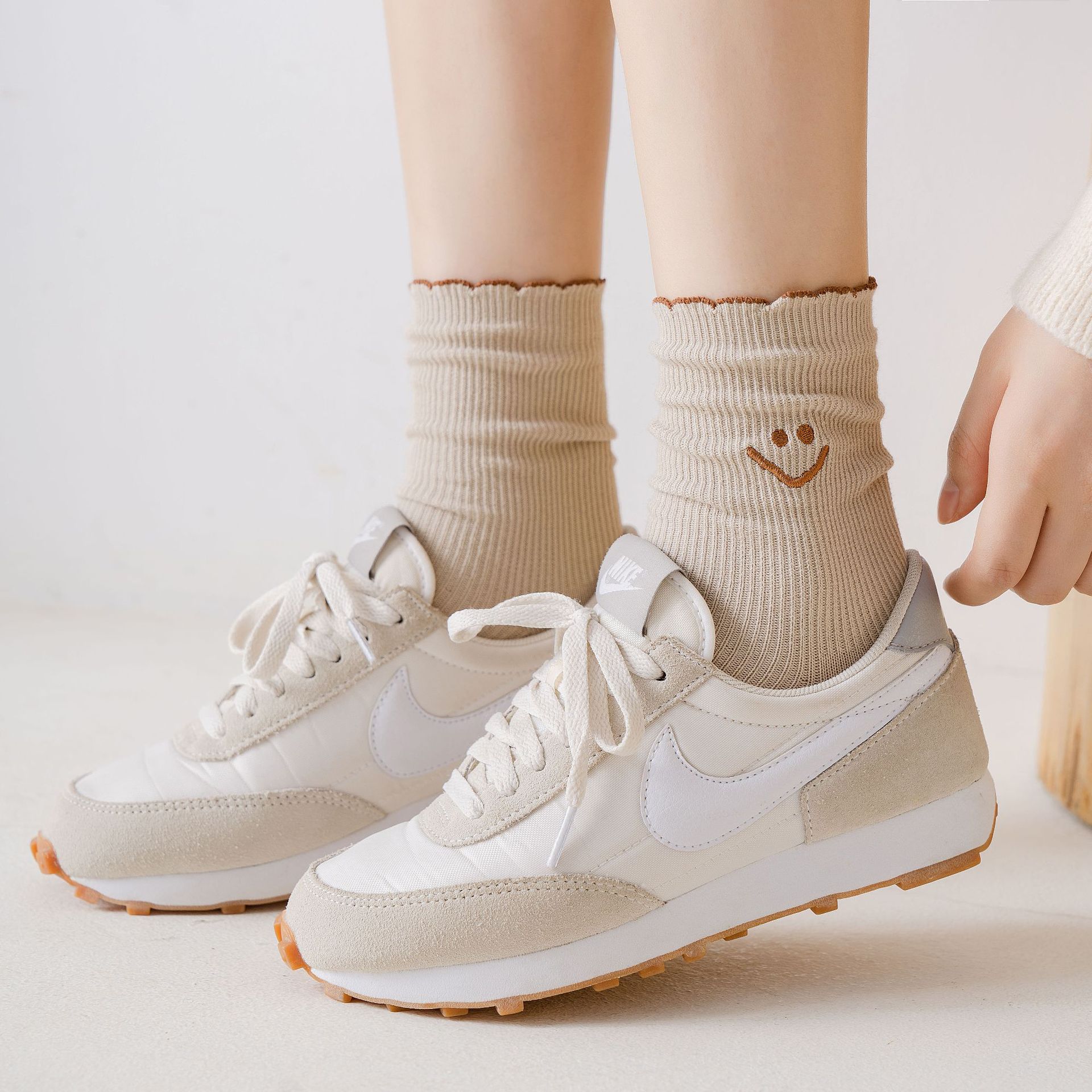 Meias Mid-Calf com Renda