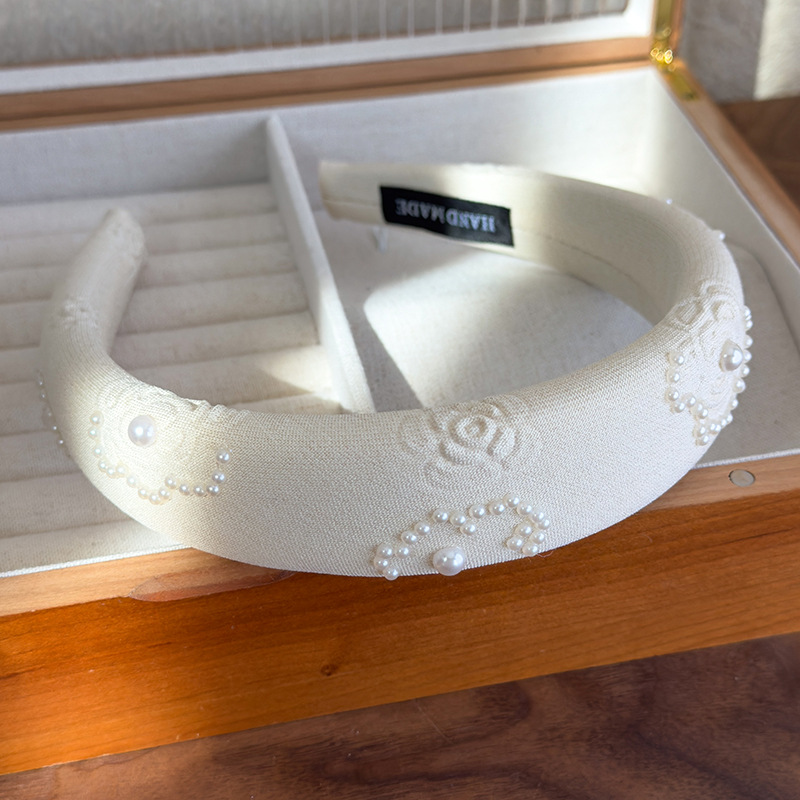 Diadema con Estampado de Rosas, Perlas y Cristales