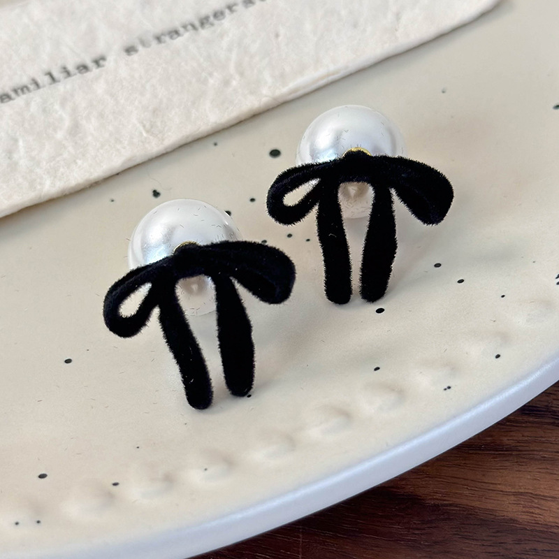 Cercei cu Fundiță și Perlă Flockate