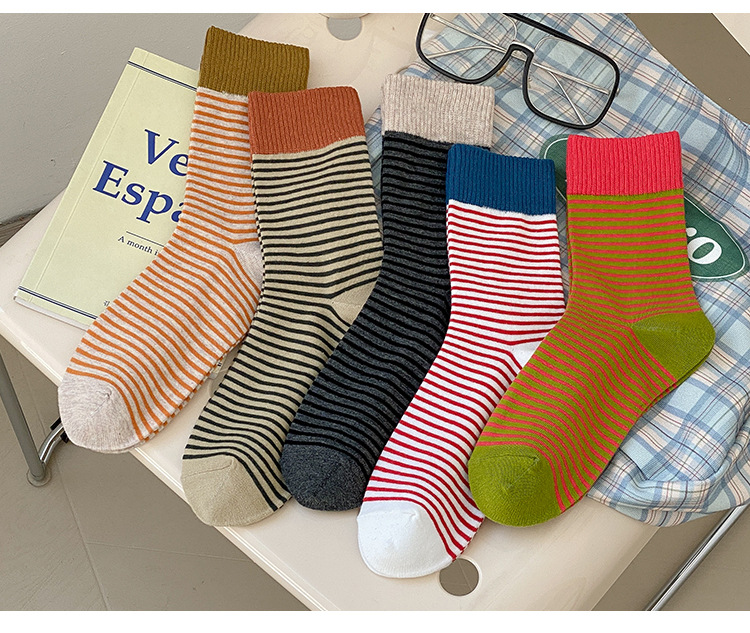 Meias Mid-Calf com Bloco de Cor