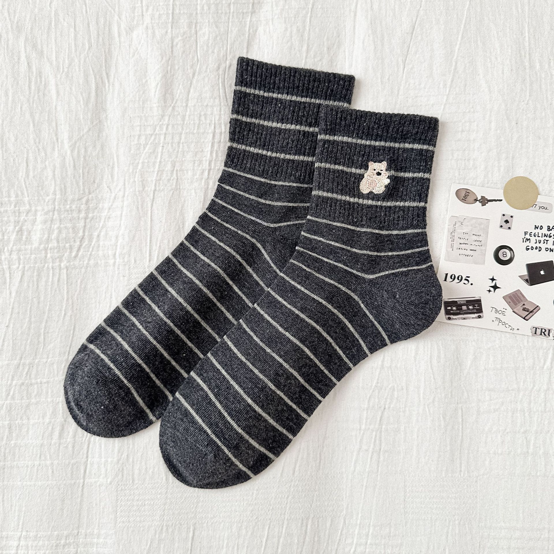 Meias Mid-Calf Femininas Bordadas com Listras e Desenhos Animados