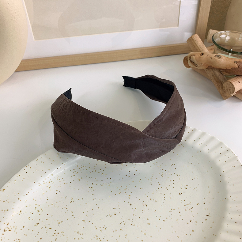 Diadema Cruz Ancha de Cuero PU