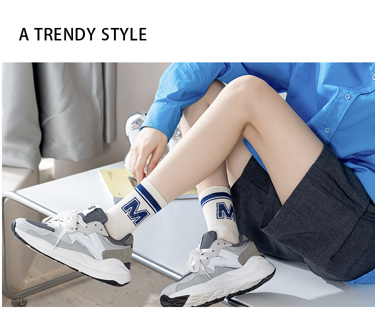 Meias Mid-Calf com Letras