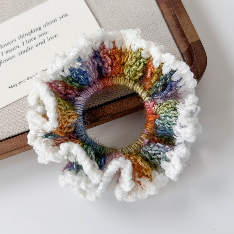 Handstickade Ull Scrunchies
