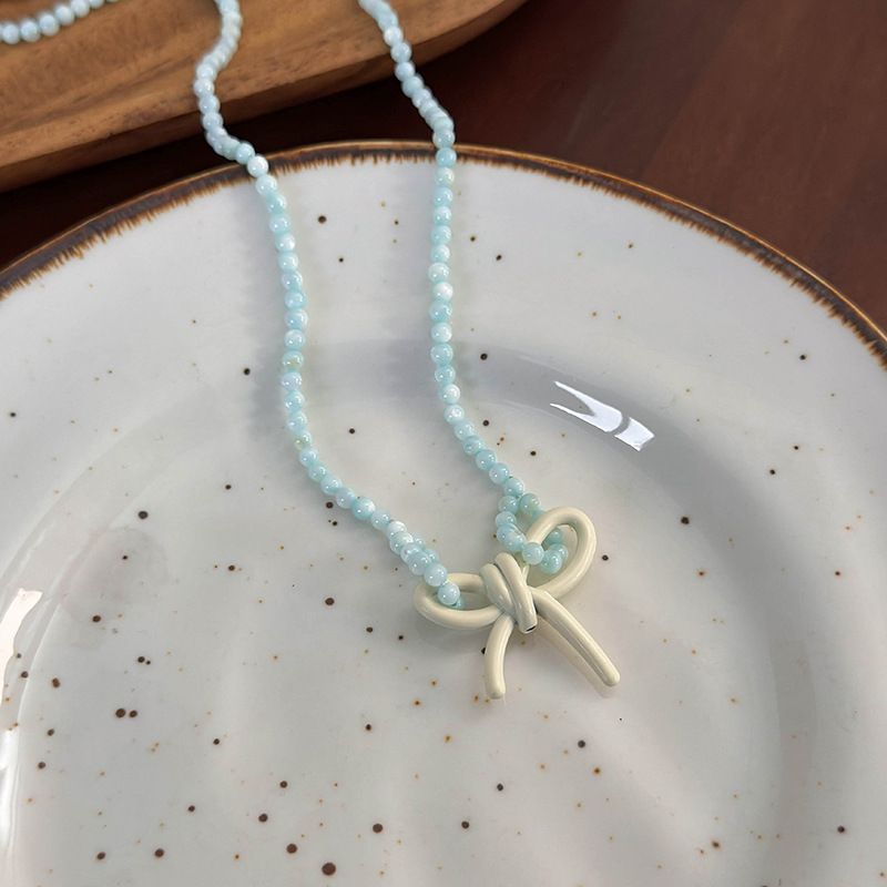 Намисто зі скляних намистин та мушлі