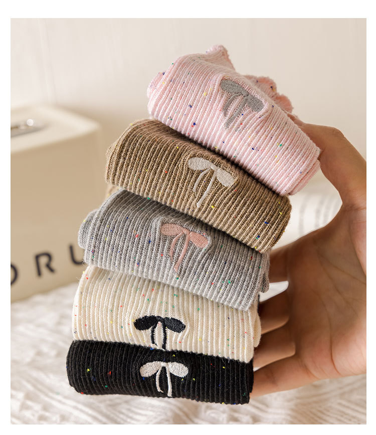 Meias Mid-Calf com Laço Bordado