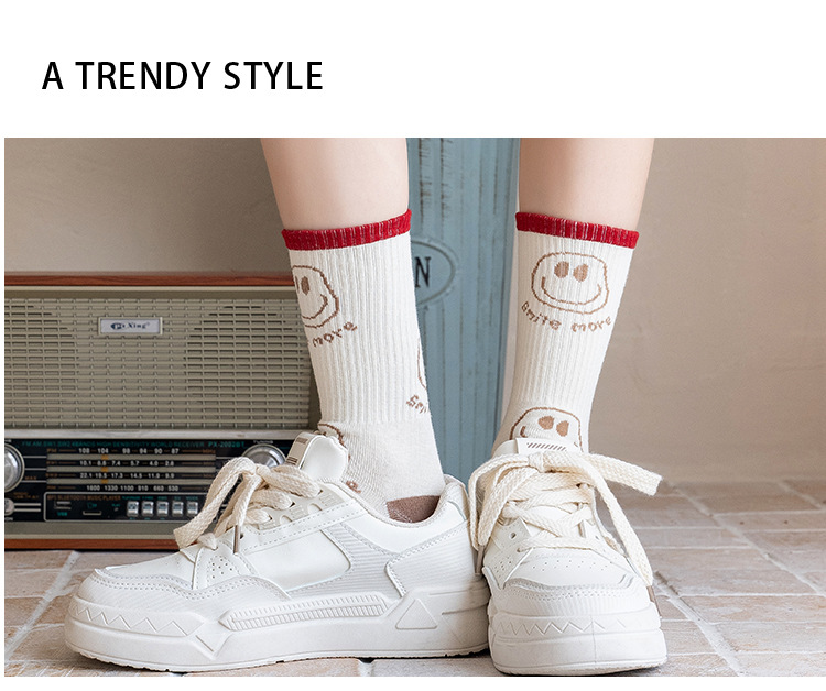 Meias Mid-Calf com Carinhas Sorridentes