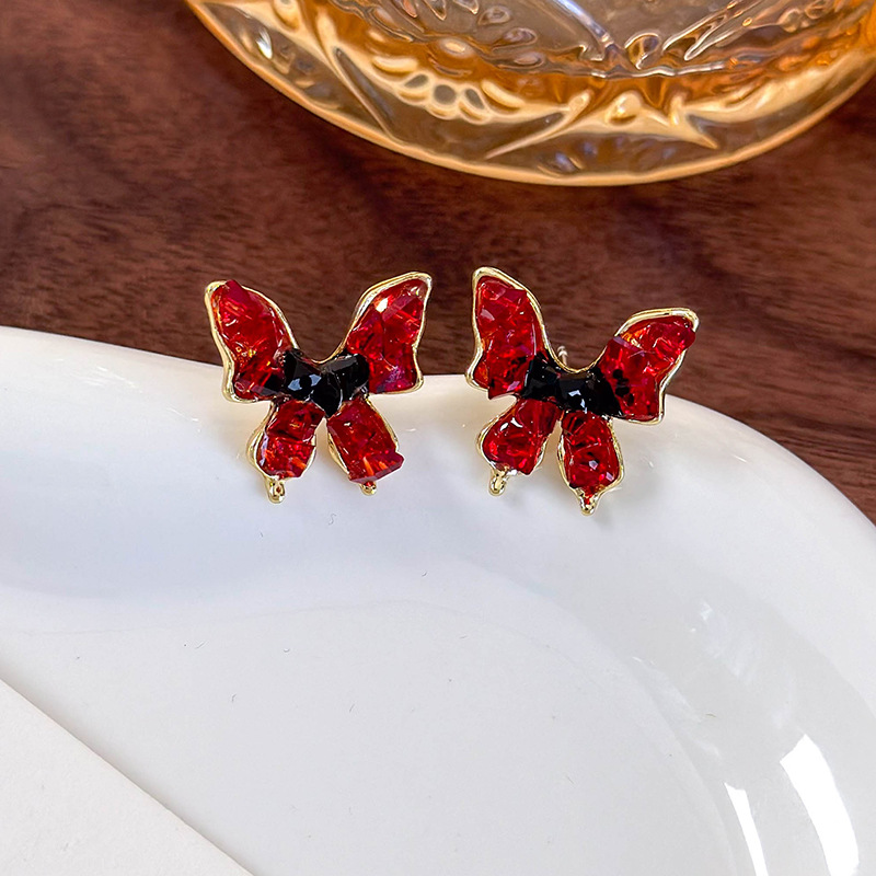 ต่างหูผีเสื้อคริสตัลสีแดงวินเทจ