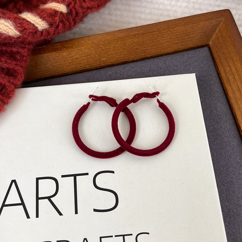 Burgu Flok Çiçekli Küpeler