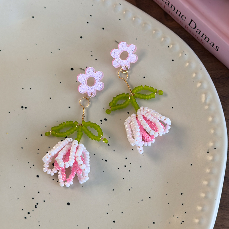 أقراط زهرة التوليب