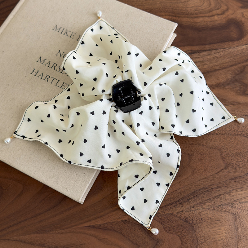 กิ๊บติดผมลายหัวใจและพวงหรีด