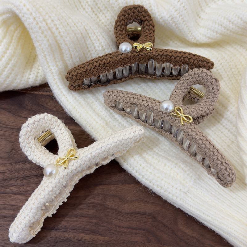 Zapinka do Włosów z Szydełkową Kokardą