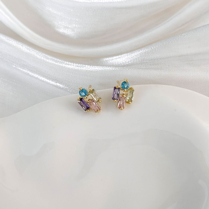 أقراط زراعية قلب فراشة مزينة بزركون ملون