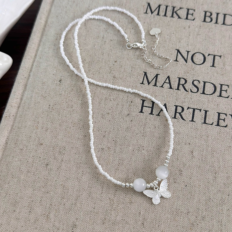 Kalung Kupu-Kupu Manik Putih
