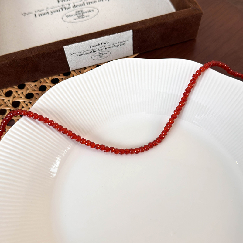 赤い幾何学ビーズネックレス