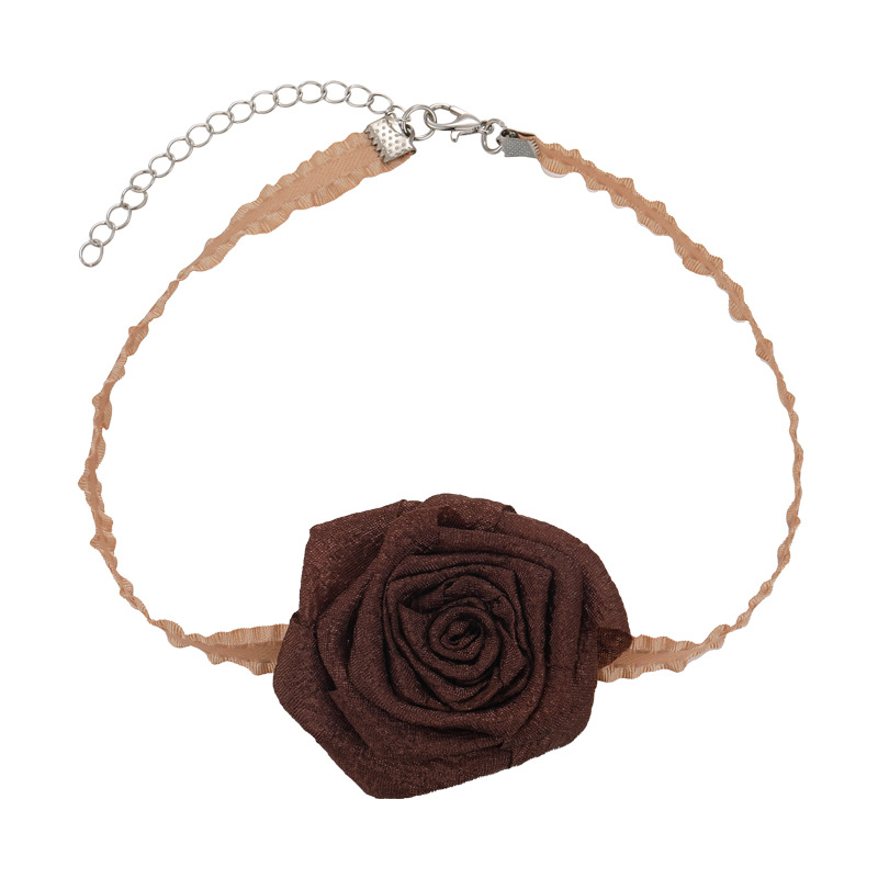 Намисто-чокер із засушеною трояндою