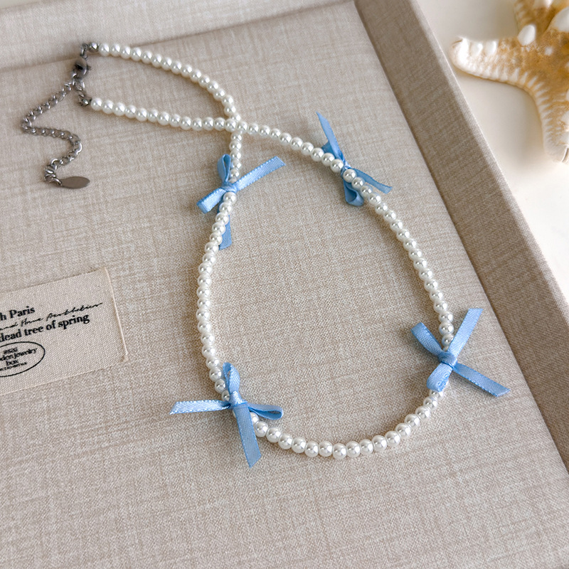 Блакитне намисто з мушлями та намистинами