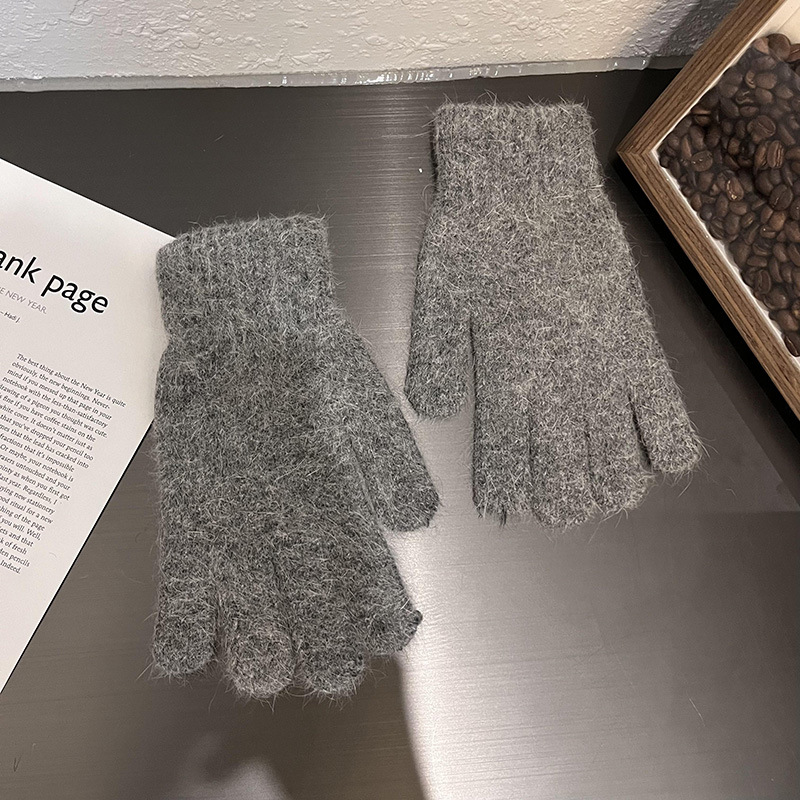 Варежки из кроличьей шерсти