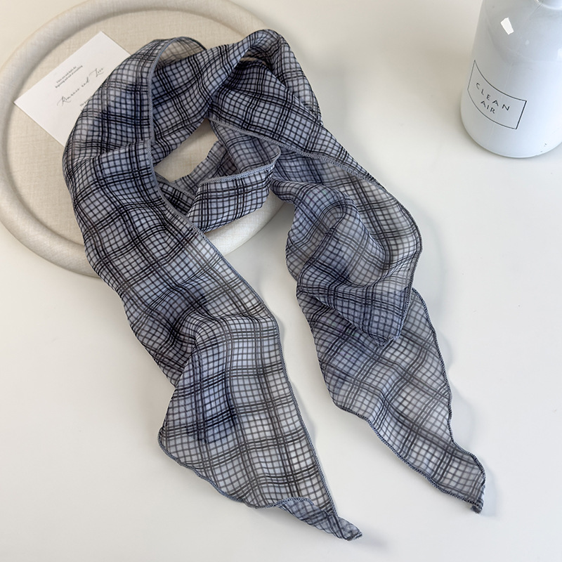 وشاح طويل ضيق منقوش أزرق