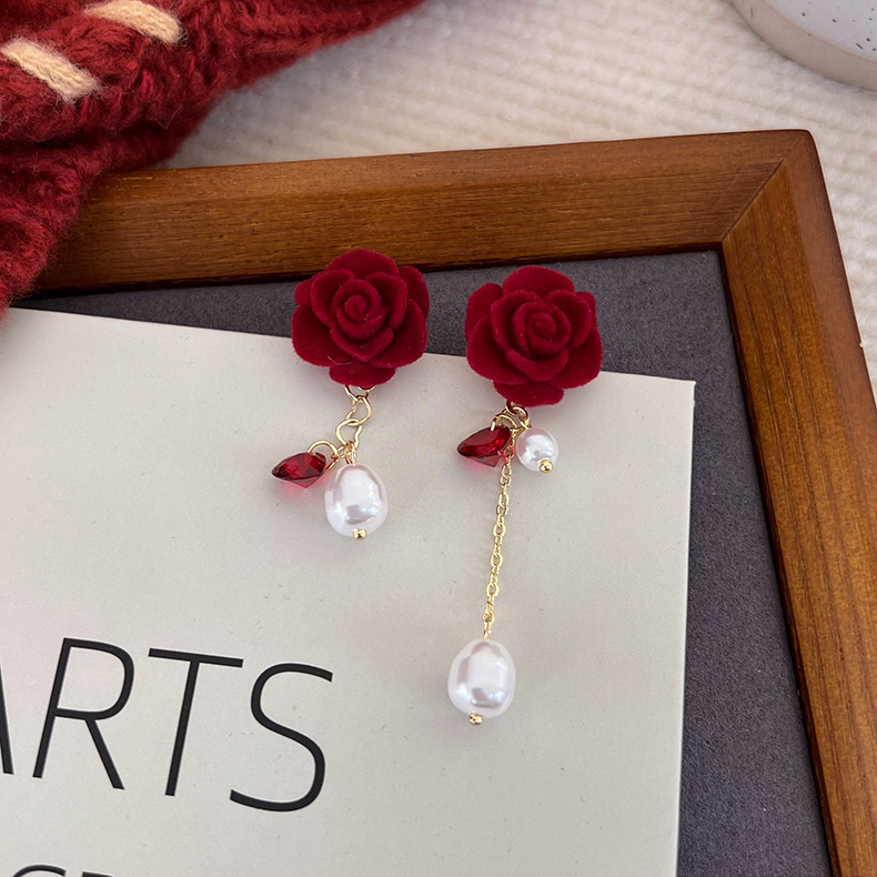 Burgu Flok Çiçekli Küpeler