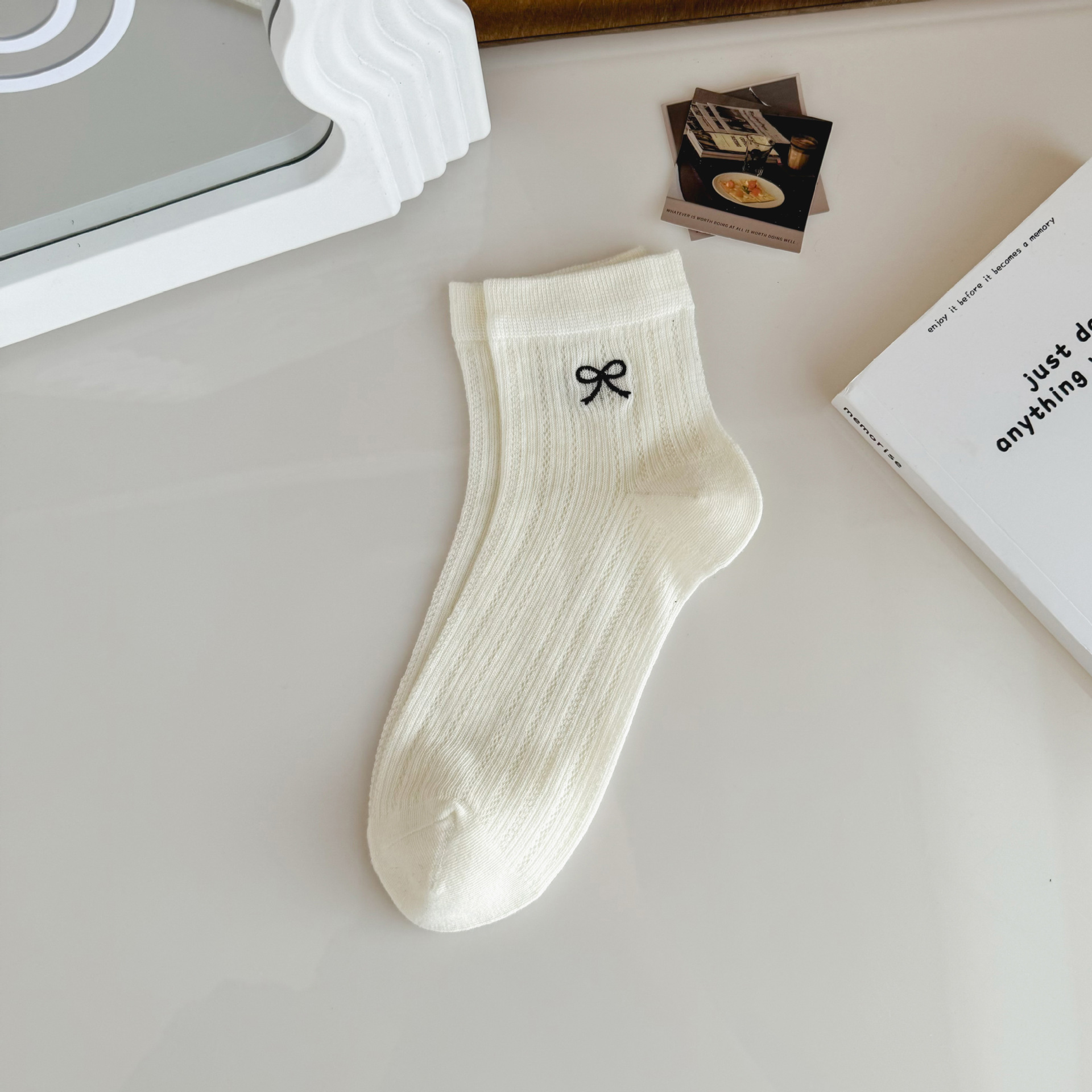 جوارب نسائية صيفية قصيرة بتطريز ربطة