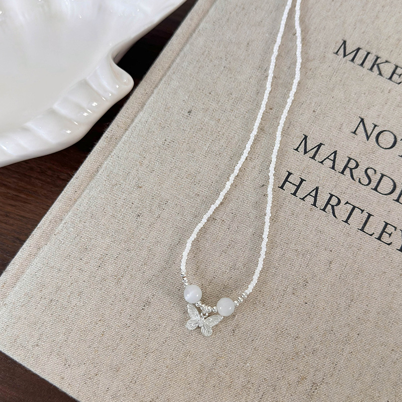 Kalung Kupu-Kupu Manik Putih