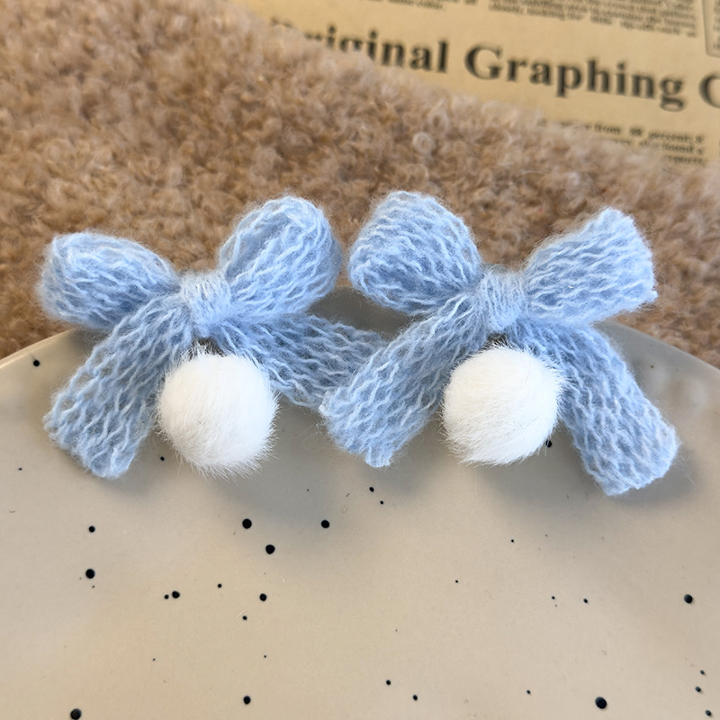 Χειμωνιάτικα πλεκτά σκουλαρίκια με φιόγκο και πομπόν