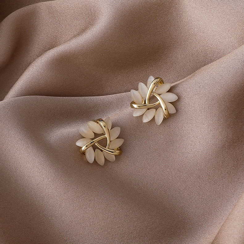 미니멀리스트 기하학적 삼각형 캣츠아이 스터드 귀걸이