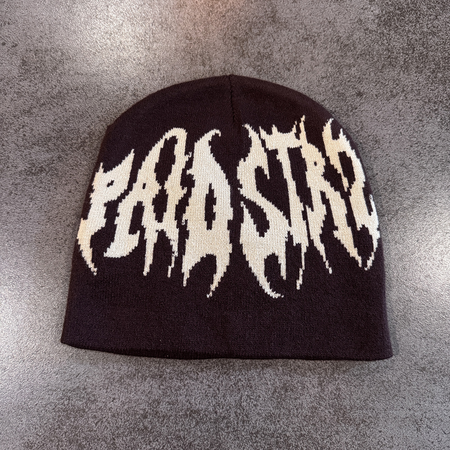 Gorro de Malha Dupla Face com Letras