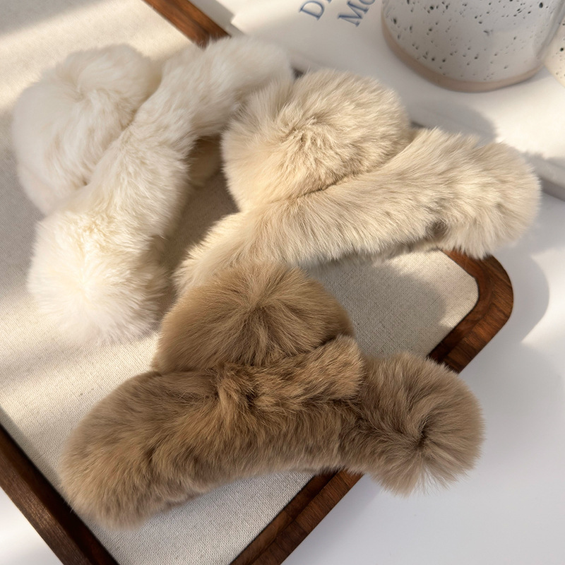 Agrafă pentru Păr din Blană de Iepure Angora