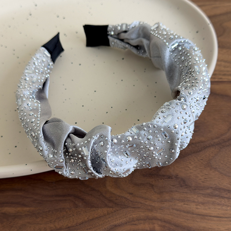 Scrunchies și Bande de Păr cu Strass