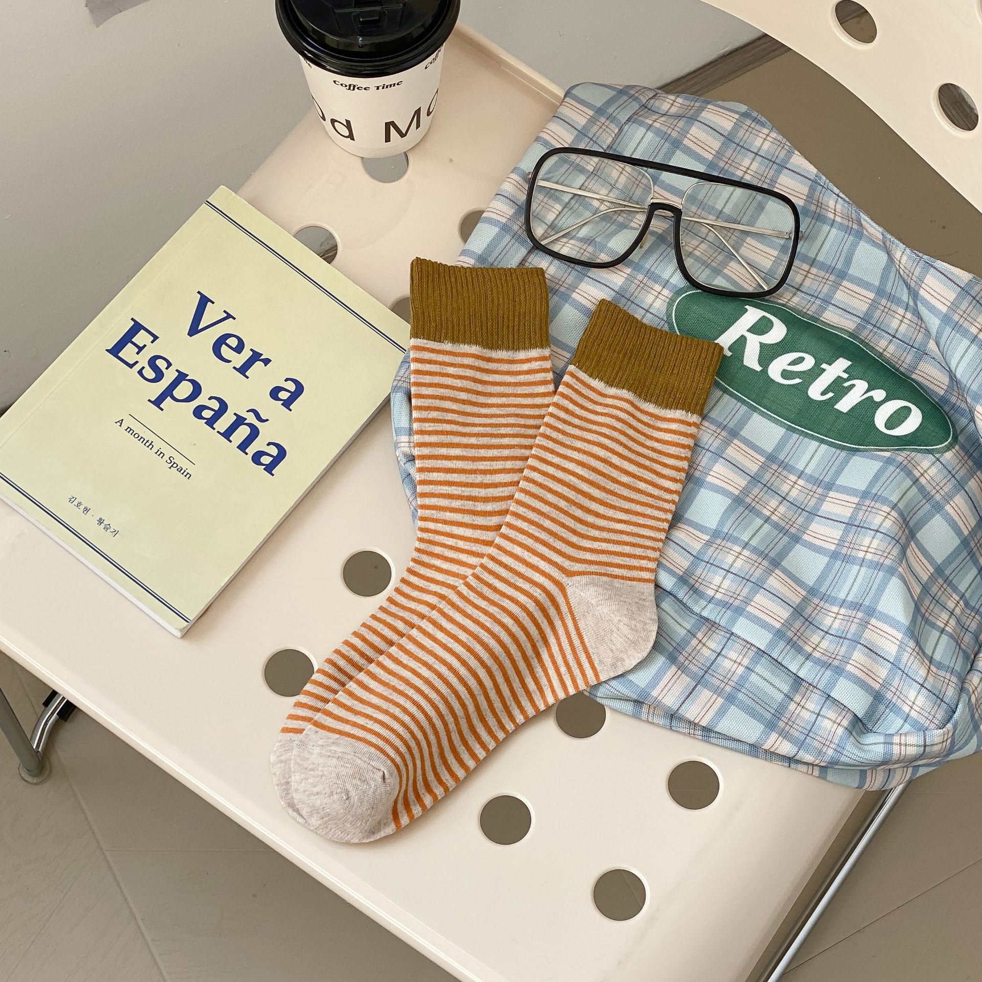 Meias Mid-Calf com Bloco de Cor