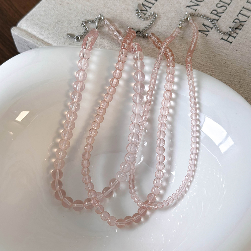 قلادة خرز زجاجي وردي