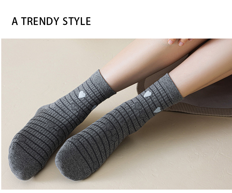 Meias de Corações Listrados para Mulheres