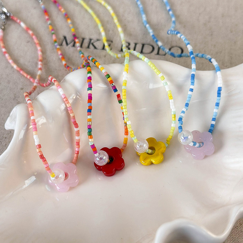 Colar Gargantilha Flores com Miçangas