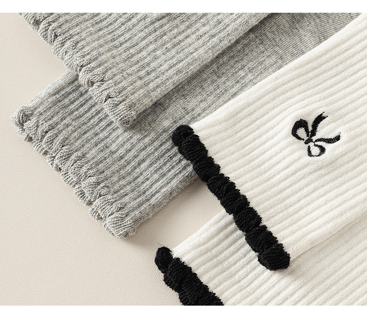 Meias Mid-Calf Femininas com Bordado de Laço e Bolinhas