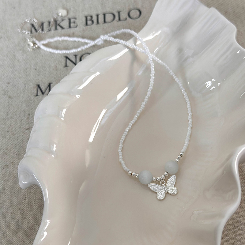 Kalung Kupu-Kupu Manik Putih