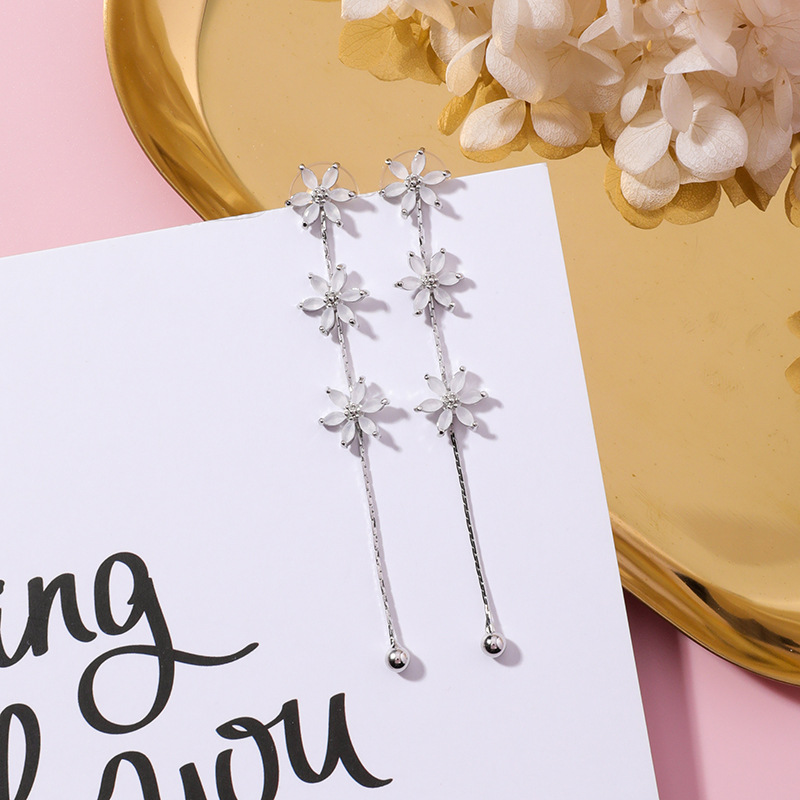 Pembe Kiraz Çiçeği Püsküllü Zirkonya Küpeler